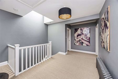 Set in the highly sought after and gated Oatlands Close in Weybridge, this beautifully presented six bedroom semi detached home offers elegant and thoughtfully designed accommodation. - Photo 5
