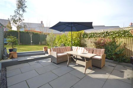 3 bedroom semi-detached house to rent - Photo 5