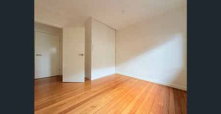 Spacious 3 Bedroom Home - Photo 3