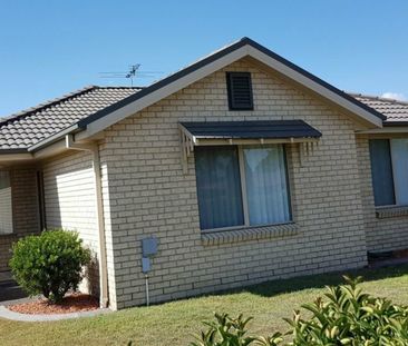 CONTEMPORARY VILLA IN SENSATIONAL ASHTONFIELD!! - Photo 1