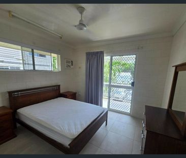 TOP FLOOR UNIT CLOSE TO THE CITY!!!!! - Photo 2