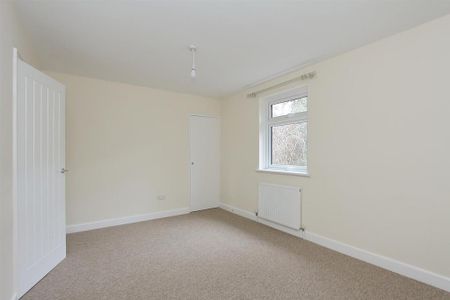 4 bedroom detached house to rent - Photo 4