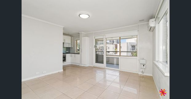 STUNNING TOP FLOOR APARTMENT WITH RIVER VIEWS - Photo 1