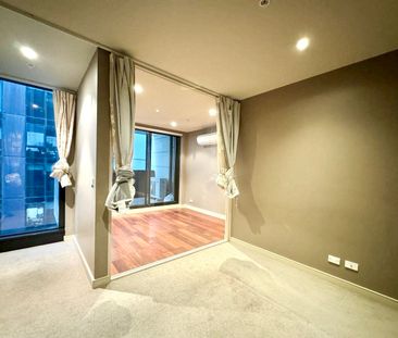 Comfortable Two-Bedroom Apartment in the Istana Building - Photo 1