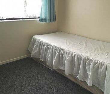 2 Bed End Terrace, Spring Grove Gardens, B18 - Photo 3