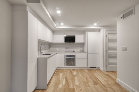 3460 Peel Street - Photo 2