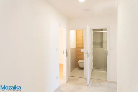 Pronájem bytu 3+kk + pokoj bez okna, po rekonstrukci, na náměstí v Lanškrouně.CP 86 m - Photo 2