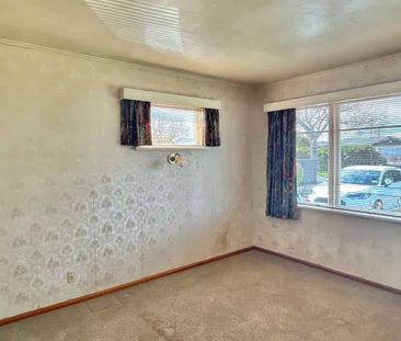 Large 4 Bedroom - Photo 5
