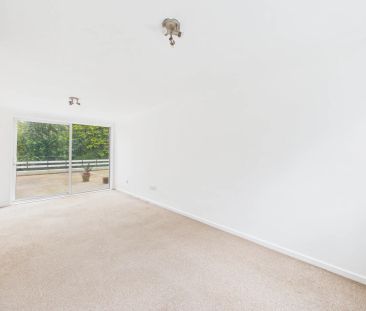 1 bed flat to rent in Branksome Wood Road, Bournemouth, BH4 - Photo 4