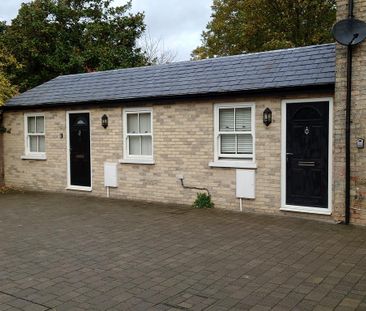 2 bedroom coach house to rent - Photo 1