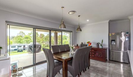 Large Family Home with Air Conditioning and Shed! - Photo 4