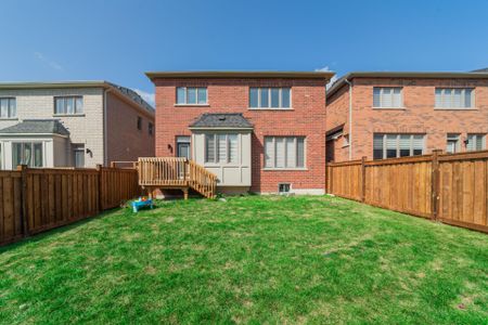 For Lease - 77 Kentledge Avenue, East Gwillimbury, Ontario - Photo 4