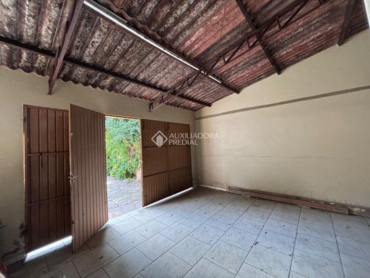 Casa com 3 quartos e 300m² para alugar em Moinhos de Vento, Canoas. - Foto 1