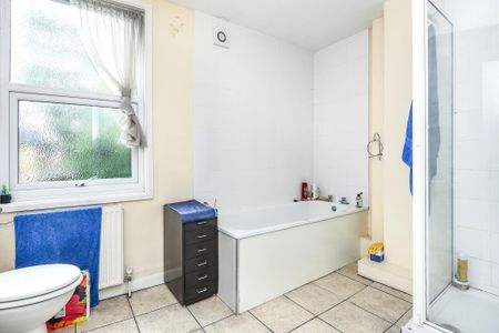 4 bedroom semi-detached house to rent - Photo 4