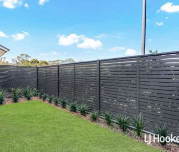 Stunning 3 Bedroom Home - Great Location! - Photo 4