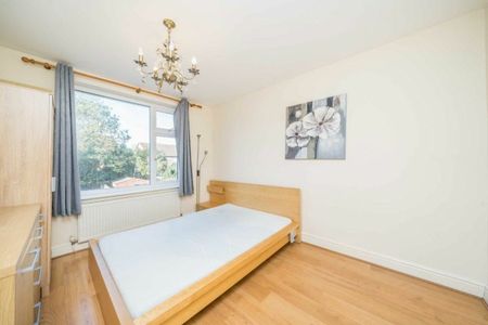 The Drive, Morden, SM4 - Photo 3