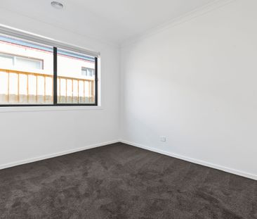 Prime Location! - Photo 3