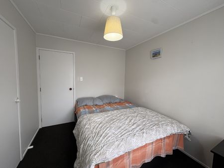 Tidy Three Bedroom In Kamo - Photo 2