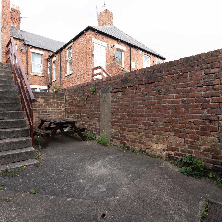 4 bed maisonette to rent in Rothbury Terrace, Newcastle Upon Tyne, NE6 - Photo 1