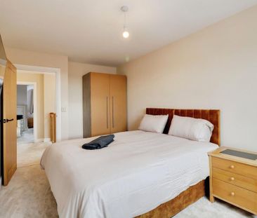 4 bedroom link detached house to rent - Photo 5