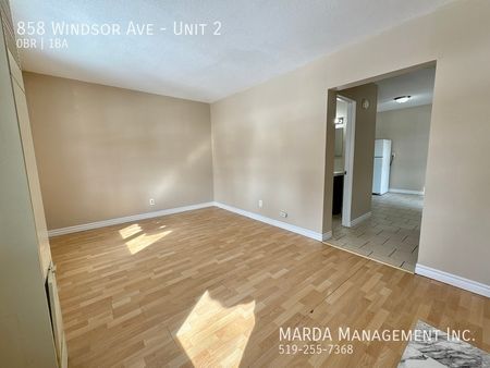 RENOVATED BACHELOR UNIT IN DOWNTOWN WINDSOR-ALL UTILITIES INCLUDED! - Photo 2