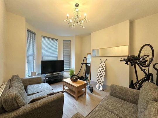 1 bedroom in a house share to rent - Photo 1