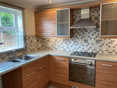 2 bedroom semi-detached house to rent - Photo 4