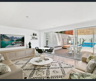 Spacious & Stylish Fully Furnished Designer Home with Pool – Utilit... - Photo 1