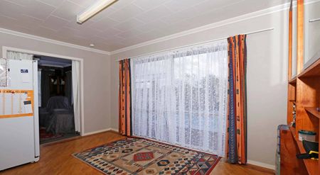 Family Home in Pukete - Photo 3