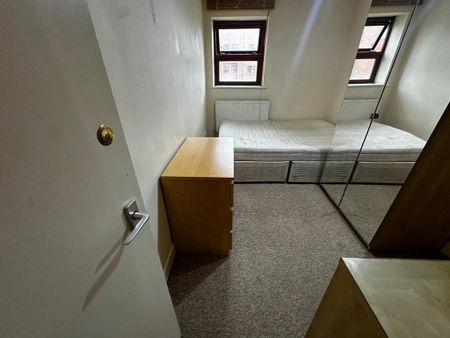 3 bedroom flat to rent - Photo 5