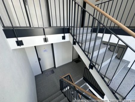 W105 | Stilvolle Neubau-Wohnung im 2.OG und somit Dachgeschoss mit Balkon, Einbauküche, Kellerraum und TG-Stellplätzen - Photo 3