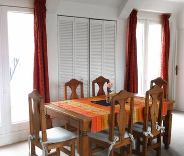 Logement à Paris, Location meublée - Photo 2