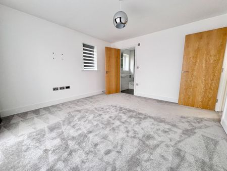 5 bedroom detached house to rent - Photo 3
