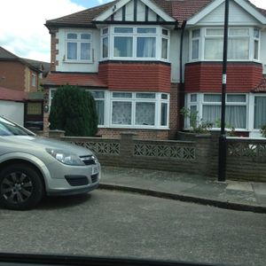 3 Bed Semi-Detached House, Hampshire Close, N18 - Photo 3
