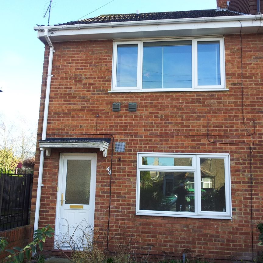 3 Bedroom Semi Detached House to Rent in Feltham - Photo 1