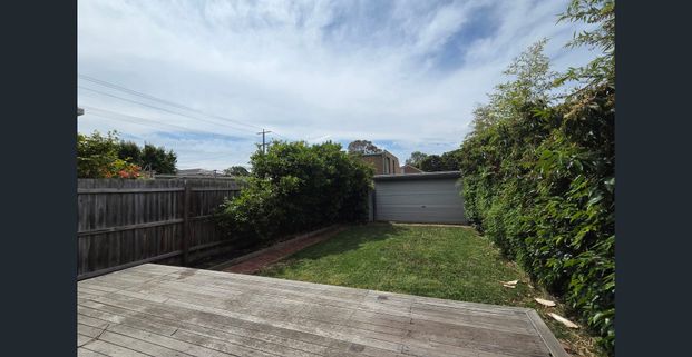 Charming Victorian Character Meets Modern Comfort in the Heart of Kew - Photo 1