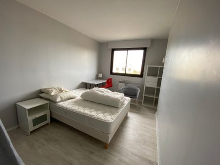 Location Appartement 4 pièces 86m² BORDEAUX 33000 - Photo 3