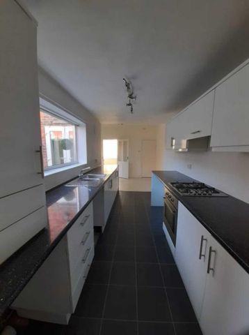 3 bedroom terraced house to rent - Photo 4