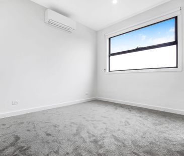 Spacious 4-Bedroom Townhouse - Photo 5