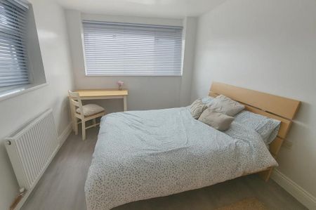 1 bedroom in a house share to rent - Photo 4