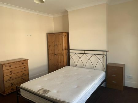 4 bedroom terraced house to rent - Photo 3