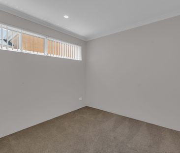 3 x 2 Family Home in Hilbert - Photo 5