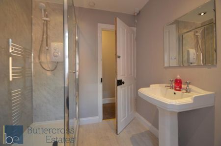 1 bedroom in a house share to rent - Photo 4