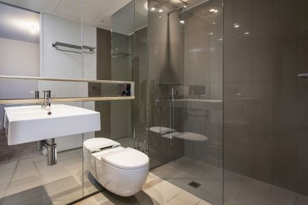 Stylish One Bedroom Apartment with Parking at Central Park - Photo 4