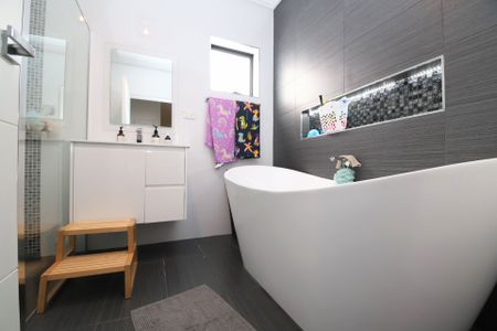 Modern Four Bedroom Duplex - Photo 3