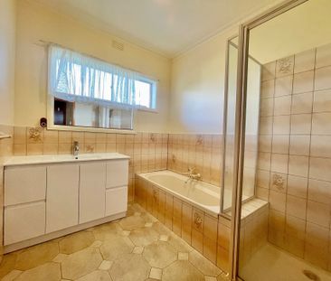 Spacious family home in an exceptional lifestyle location - Photo 4