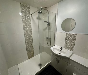 2 bedroom end of terrace house to rent - Photo 1