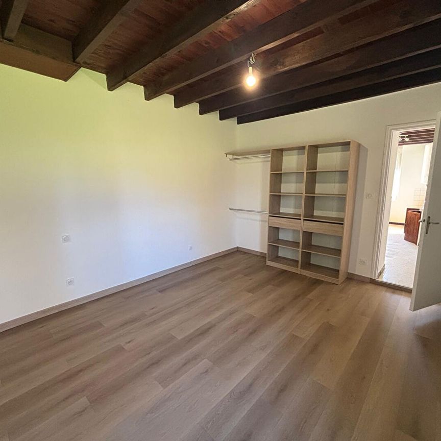 Maison mitoyenne Saint Pierre Du Mont 2 pièces 59.16 m2, - Photo 1