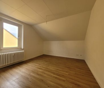 Gemütliches renoviertes Dachgeschoss…2 Zimmer, Küche, Bad - Photo 1