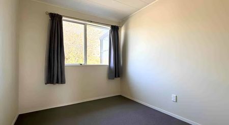 Tidy 3 Bedroom - Photo 2